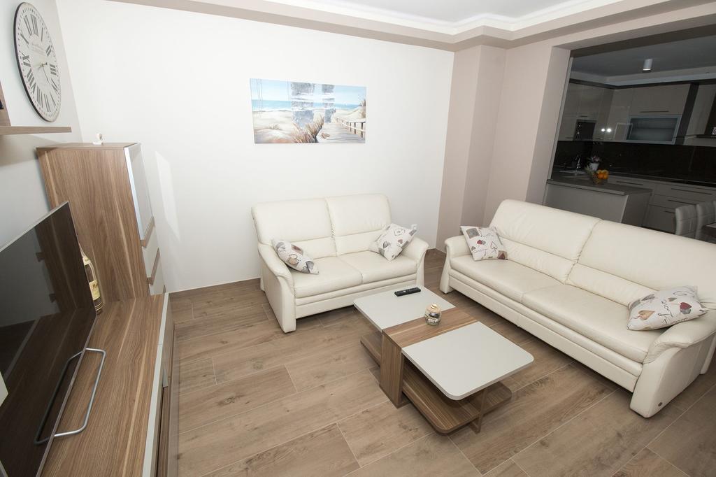 Lct Apartment Laura Omiš Εξωτερικό φωτογραφία