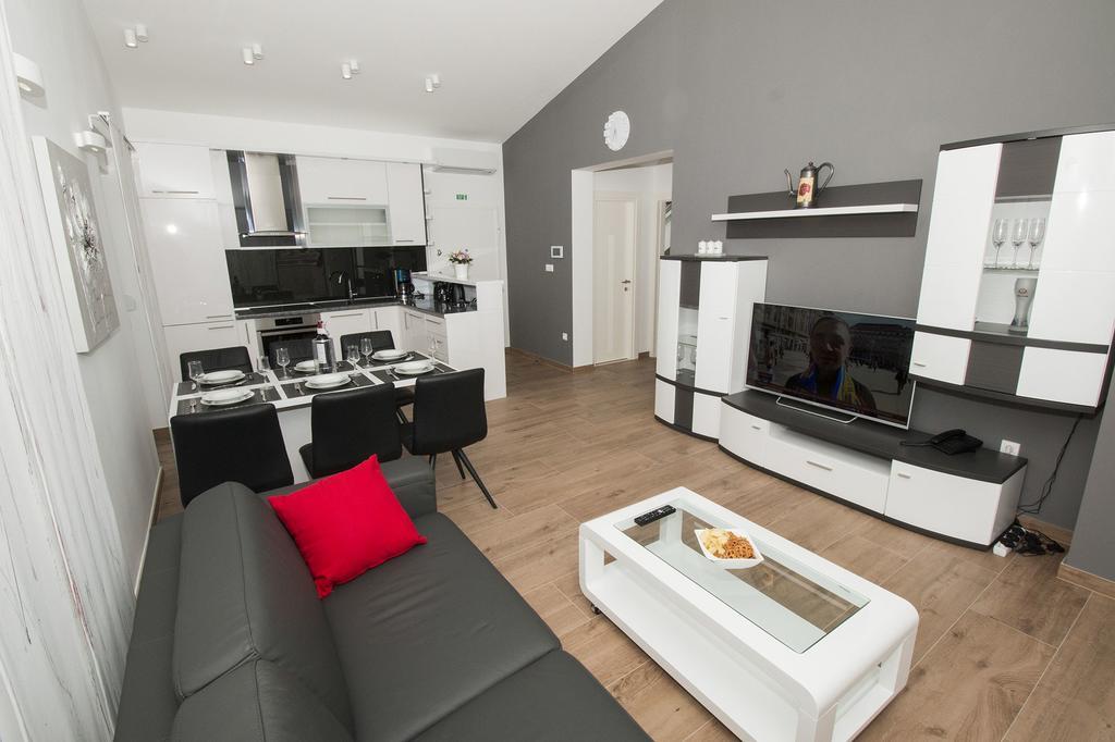 Lct Apartment Laura Omiš Εξωτερικό φωτογραφία
